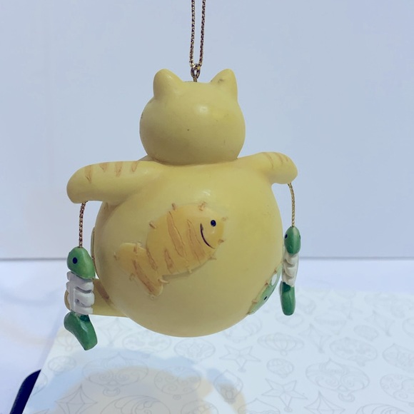 Fat cat w fish ornament - Picture 2 of 13